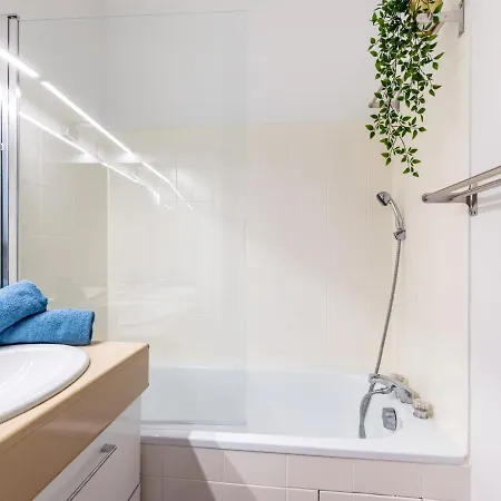 Apartment Le Maeva By Interhome